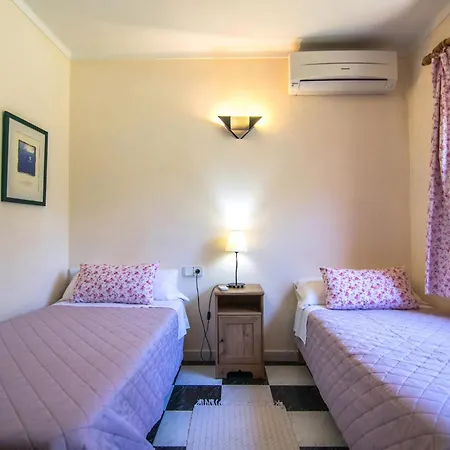 Сasa de vacaciones Preciosa Y Tranquila En El Campo, 6 Personas Con Wifi Incluido A 3 Km De *